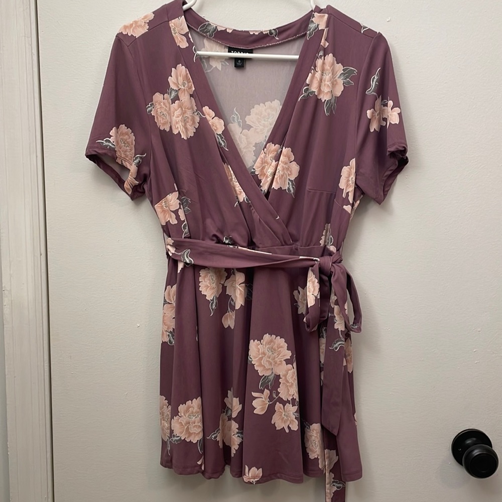 EUC Torrid size 0 surplice faux wrap top with tie
